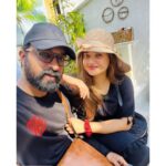 Shafna Instagram - Our heart soul and mind speak the same language!!!! TRAVEL!!! 🤩👽 #travel #youandme #traveltogether #wedowhatwelove #goa #goanstories #secondhome #happydaysatgoa #livingitoutthere #♥️ #👽