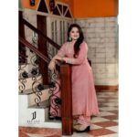 Shafna Instagram - Flaunting my pink A line suit embellished in crotio work with heavy ari worked dupatta by @jazaashdesignstudio ♥️ Makeup and hairstyling @makeoverbyhayahakeem_ ♥️ Pics captured @jaison_jac_photographer ♥️ Accessories @trinetra_collections ♥️