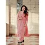 Shafna Instagram - Favourite ever pink 💞 A line suit embellished in crotio work with heavy ari worked dupatta , by @jazaashdesignstudio ✨😘 Accessories by @trinetra_collections ✨ Makeup and Hairstyling @makeoverbyhayahakeem_ 💞 Picture captured @jaison_jac_photographer ✨ #jazaash #loveforpink #picoftheday #instagram #shafna