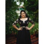 Shafna Instagram - Be the queen of yourself, so as the black which is queen of colours!!!! Wearing @evanshi_designs from @reeja_thaha & @_anufathima__ 🖤 Accessorised by @pureallure.in 💛 Clicked by @aashiq.aashii @the.spark.stories ♥️