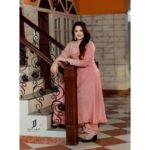 Shafna Instagram - Flaunting my pink A line suit embellished in crotio work with heavy ari worked dupatta by @jazaashdesignstudio ♥️ Makeup and hairstyling @makeoverbyhayahakeem_ ♥️ Pics captured @jaison_jac_photographer ♥️ Accessories @trinetra_collections ♥️