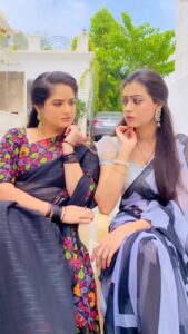 Shafna Instagram - Khadija vs Kanmani???❤️❤️❤️🥱
Sathya vs Kaveri 🤪
With @shafna.nizam 

Costume courtesy for Sowmya @akshatha_sreedharofficial ❤️

#kathija #kanmani #kathuvakularendukathal #reels #reelitfeelit #locationfreetime #srimanthudu # sathya #kaveri