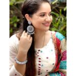 Shafna Instagram - Another styling of the white anarkali with bandhani dupatta by @aathvyavastra Along with Dabi kundan black metal earrings and silver lookalike openable bangles from @aathvya ❤️ I must definitely mention the quality of the accessories am wearing!!! They are strong and comfortable to wear.. @aathvya Clicked by darling brothar @aashiq.aashii @the.spark.stories