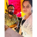 Shafna Instagram - Brighten up your life with all that you love!!! ♥️👽 @sajinsajin_ #whenatgoa #goandays #goanpeople #loveforgoa #neverends #goa #youandme #bestversionofus #iloveus #memorabledays #shafna #sajin