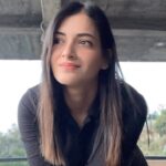 Shagun Sharma Instagram - Tag your friend who is so single that they dont even have a crush! I tag myself 😐 Or maybe its a 'Khudi se maine Ishq kia re" Hobo Hostel