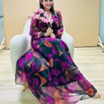 Shagun Sharma Instagram - Me after buying my own flowers 💐😂😂😂😂😂 Pc : @mdaftabk @filmygyan 💐💐 Mumbai, Maharashtra