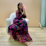 Shagun Sharma Instagram - Me after buying my own flowers 💐😂😂😂😂😂 Pc : @mdaftabk @filmygyan 💐💐 Mumbai, Maharashtra