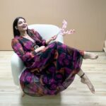 Shagun Sharma Instagram - Me after buying my own flowers 💐😂😂😂😂😂 Pc : @mdaftabk @filmygyan 💐💐 Mumbai, Maharashtra