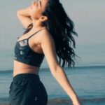 Shalini Pandey Instagram - #morningmood 🤟🏽🦋🐬🐬🌻