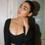 Shalini Pandey Instagram - Hello! 🖤