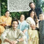 Shama Sikander Instagram - From my family to yours ✨ #EidMubarak ❤️🤲 . . #love #light #shamasikander