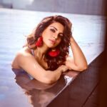 Shama Sikander Instagram - Kya??? . . . #stylish #fashionphptography #photoshootdairies📷 #instafashion #fashionstyle #influencer #actorslife #shamasikander trend