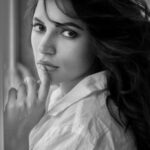Shama Sikander Instagram - This is one of my favorite pictures of me…. Today is About self appreciation 😇🙏🏻♥️ . . . #appriciation #loveyourself #blackandwhite #happiness #smile #motivation #shamasikander