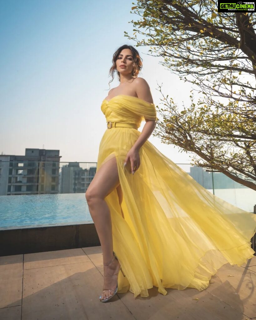 Shama Sikander Instagram - Trust in yourself and you can achieve anything..... . . . #stylefashion #fashionstyle #influencer #icon #diva #beauty #actorslife #shamasikander