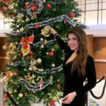 Shama Sikander Instagram - Merry Christmas to all of you from all of me and us….🎄🎅🎁😇😇😇 . . . #merrychristmas #newyear2023 #happiness #positivevibes #stylefashion #shamasikander #jamsham