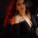 Shama Sikander Instagram - Besharam Rang 🖤 Make up & Hair:- @symone.neilson_mua_hair Photographer:- @deepak_das_photography . . . #black #actorslife #photoshoot #stylefashion #icon #influencer #diva #reelsindia #reelsinstagram #shootdairies #gorgeous #looks #shamasikanderreels