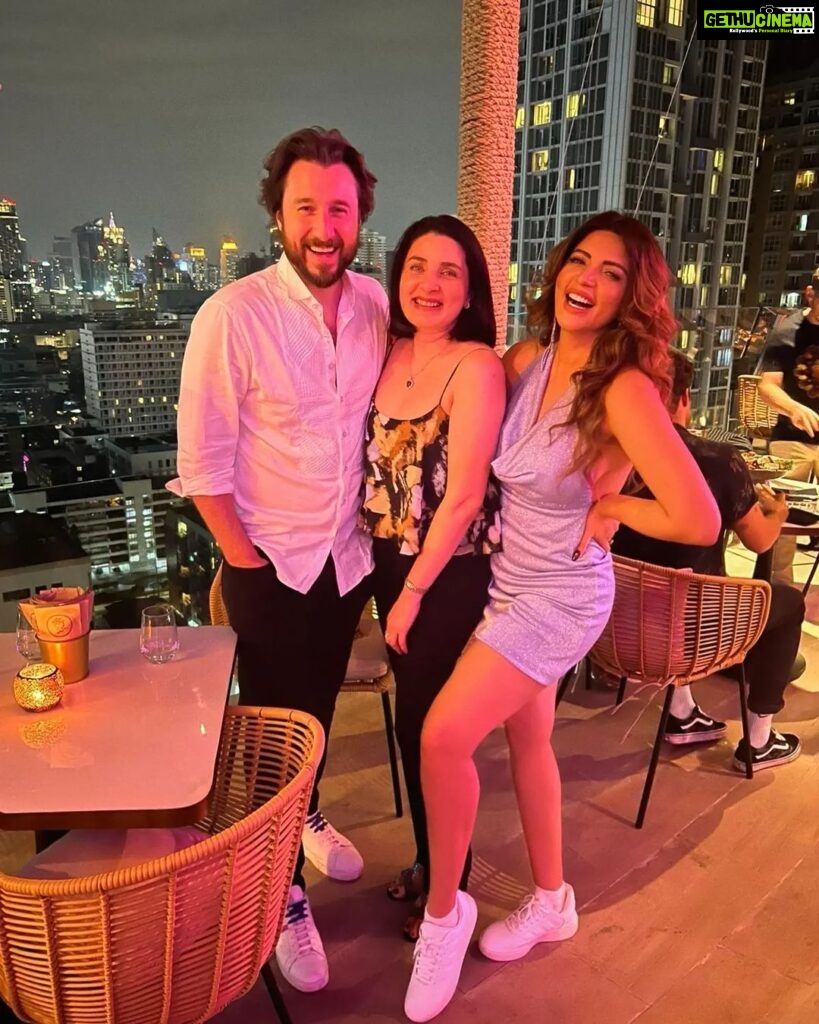 Shama Sikander Instagram - Last night in Bangkok with my loved ones…. Loved every bit of it …. My amadi @amisukhadia thank you for everything. Ur hospitality, ur love. I know you were so gone but you still came as it was our last night with you. I love u and I’m so grateful to have a friend like you. Ahh how I’m going to miss this place and you♥️🤗🤗😇😇🤩 @jamesmilliron