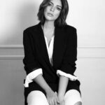 Shama Sikander Instagram - It’s Monday again!!!😃😃 . . . #monday #motivation #blackandwhite #poser #stylefashion #fashionblogger #influencer #shamasikander