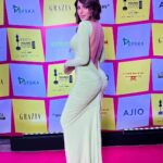 Shama Sikander Instagram - All the Glitz and Glamour ✨🪩. At the Pink Carpet of @graziaindia #graziayoungfashionawards2022 #graziayoungfashionawards Note-: thank you husband @jamesmilliron for this stunning gift 🎁 loooove the Dress 😍♥️😘 Make up -@swatidedhia_makeup . . . #actorslife #award #bollywoodlove #redcarpet #icon #awardnight #influencer #glamour #outfitoftheday #fashionstyle #stylefashion #shamasikander