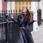Shama Sikander Instagram - Keep Going 🖤 #JoHotaHaiAcheKeLiyeHotaHai . . #itiswhatitis #love #light #kahanisuno #keepgoing #shamasikander