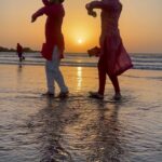 Sheen Dass Instagram - PoV : you are At the beach with guru @mehuljoseph123 . 😁 . There’s no where we can’t dance 😛 .. . #classical #dance #fun #danceteacher #kathak #beach #fun #mumbai #love