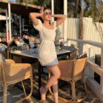Shefali Jariwala Instagram - In a sunset state of mind… #sunset #lover . . . #sunshine #sunshinetherapy #vacaymode #goodvibes #chillmode #relax #sunsets #love #tgif #fridayfeels #instamood #picoftheday #potd #goa #goadiaries #travelgram #wanderlust #lostinparadise Titlie