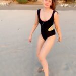 Shefali Jariwala Instagram - #weekendvibes #beachbum #beachlife #beach #love #tgif #fridayfeeling #wanderlust #goadiaries #goa #reelsindia #travelgram #travelreels #goodvibes #feelinggood #happygirl