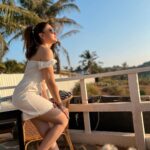 Shefali Jariwala Instagram - In a sunset state of mind… #sunset #lover . . . #sunshine #sunshinetherapy #vacaymode #goodvibes #chillmode #relax #sunsets #love #tgif #fridayfeels #instamood #picoftheday #potd #goa #goadiaries #travelgram #wanderlust #lostinparadise Titlie