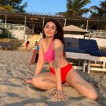 Shefali Jariwala Instagram - Feeling sandy ! #beachday . . . #beachbum #beach #love #beachvibes #sandy #goadiaries #goabeach #goa #travelgram #sunsetlover #sundayfunday #sundayvibes