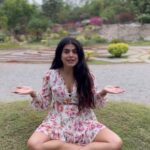 Shenaz Treasurywala Instagram - Girls leave a ❤️ if you agree Also - What challenges do you face when traveling? Boys and Girls can reply :)) #LivinHerStory with Associate Partner @NuaWoman #Nua #Nuawoman #Gowithyourflow Go get your hands on these super-comfy pads and experience them for yourself! Visit www.nuawoman.com Bengaluru