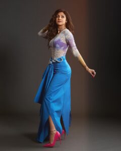 Shilpa Shetty Instagram - Insta 𝓖𝓵𝓪𝓶 💙💠

#ootn #LookOfTheDay #style #glamour #grateful #blessed