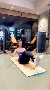 Shilpa Shetty Instagram - World Dance Day will be celebrated on Saturday around the globe, but I’d love to celebrate it through the week. So, I decided to add a fun element to some core exercises😉
This routine works the core muscles; which consist of pelvic, lower back, glute and abdominal muscles. The best part of this is that holding the ‘V Stance’ by itself engages the core to a great extent. By adding some shoulder shimmys, leg movements, and Russian twists; the V Stance becomes unstable and difficult to hold. That further challenges the core. It was so much fun that I ended up adding few sets of these to my core training day😍

How many reps can you do? Make a remix reel and don’t forget to tag me!💪♥️

#MondayMotivation #SwasthRahoMastRaho #coretraining #FitIndiaMovement #SimpleSoulful #FitIndia #healthylifestyle #CoreStrengthening