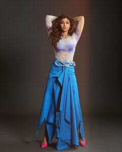 Shilpa Shetty Instagram - Insta 𝓖𝓵𝓪𝓶 💙💠

#ootn #LookOfTheDay #style #glamour #grateful #blessed