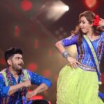 Shilpa Shinde Instagram - Jhakak of India ❤️🇮🇳 & We are representing our U.P & Bihar on Jhalak Dikhhla Jaa Mein aayi hun U.P., Bihar lootne💃🏻🕺 Kamariya💃🕺 Do watch us tonight on #ColorsTv at 8 pm @nishchal08 @colorstv Thank you @pratiksurve_26 @tejal.bhatt.980 for guiding me😘 Thanks to all my fans for showering so much of love towards me🤗❤️Really grateful to all❤️ #JhalakDikhhlaJaa #JhalakDikhhlaJaa10 #JDJ #JDJ10 #ShilpaShinde #danceshow #realityshow #up #bihar #dance #reelsinsta #bhojpuri #saturday #saturdayvibes #uttarpradesh #songs #upbiharlootne #kamariya