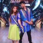 Shilpa Shinde Instagram - 💙💚💙💚 Don't miss watching us on Jhalak Dikhhla Jaa every Sat-Sun at 8 pm on #Colors @nishchal08 @colorstv Lovely outfit 👗by very talented @iamkenferns 😍 #JhalakDikhhlaJaa #JhalakDikhhlaJaa10 #JDJ #JDJ10 #ShilpaShinde #danceshow #realityshow #up #bihar #dance #Funtimes #bts #bhojpuri #saturday #saturdayvibes #uttarpradesh #songs #upbiharlootne