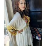 Shilpa Shinde Instagram - 💛🤍 #shilpashinde #goodmorning #funtimes #enjoy #picoftheday #mondayvibes #monday Jaipur PinkCity