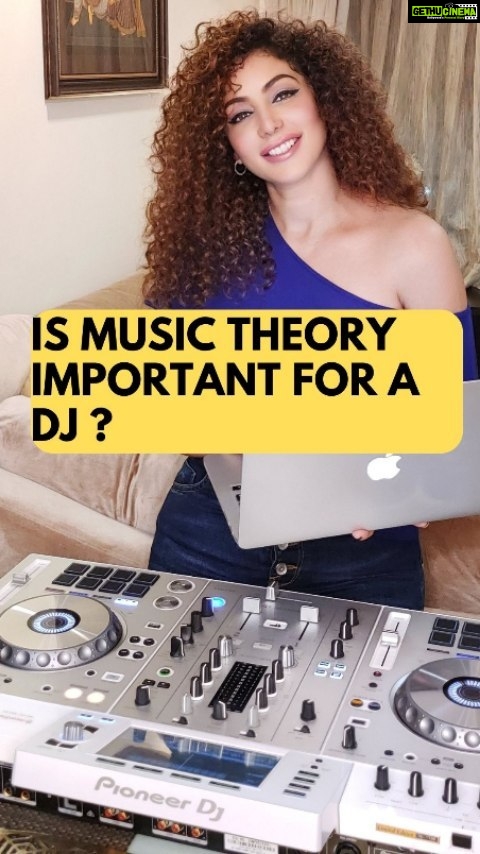 Shilpi Sharma Instagram - Learning music theory has given me a deeper apprecaition for the art of music 🎧🎼🎵 . . #musictheory #skills #djknowledge