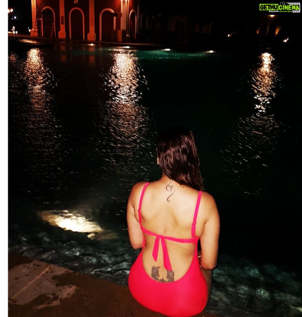 Shilpi Sharma Instagram - I've been waiting all week for this evening.... #friday #swim