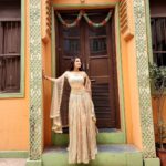 Shiny Doshi Instagram - "A radiant vision in traditional Indian attire, she exudes timeless beauty and pure joy." #dhara #pandyastore Outfit by @desai6343 Dadasaheb Phalke Chitranagari FILMCITY Goregaon East Mumbai