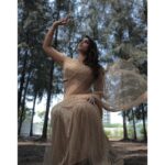 Shivani Narayanan Instagram - Rose Woman 🌹 @sathish_photography49 @mayon_by_subhathracouture @ratnamakeupartist @shamini_shankar_official