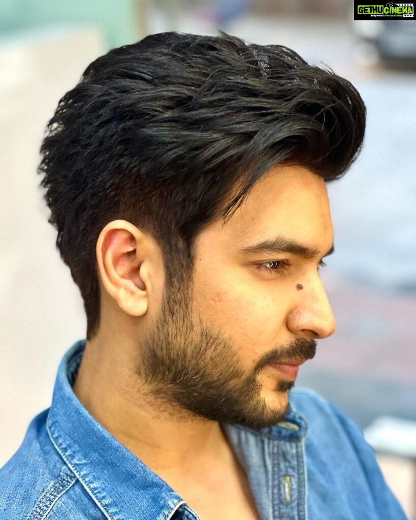 Shivin Narang Instagram - 💙✨ . . #shivin #shivinnarang #hairstyling #keepitsharp Hairstyling @sarfarazhairstudio