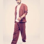 Shivin Narang Instagram – 🤎✨
.
.
#dresstoimpressyourself #beyou 

📸 @clickwitharjun @retouchbyhim 
@influencercitystudio
