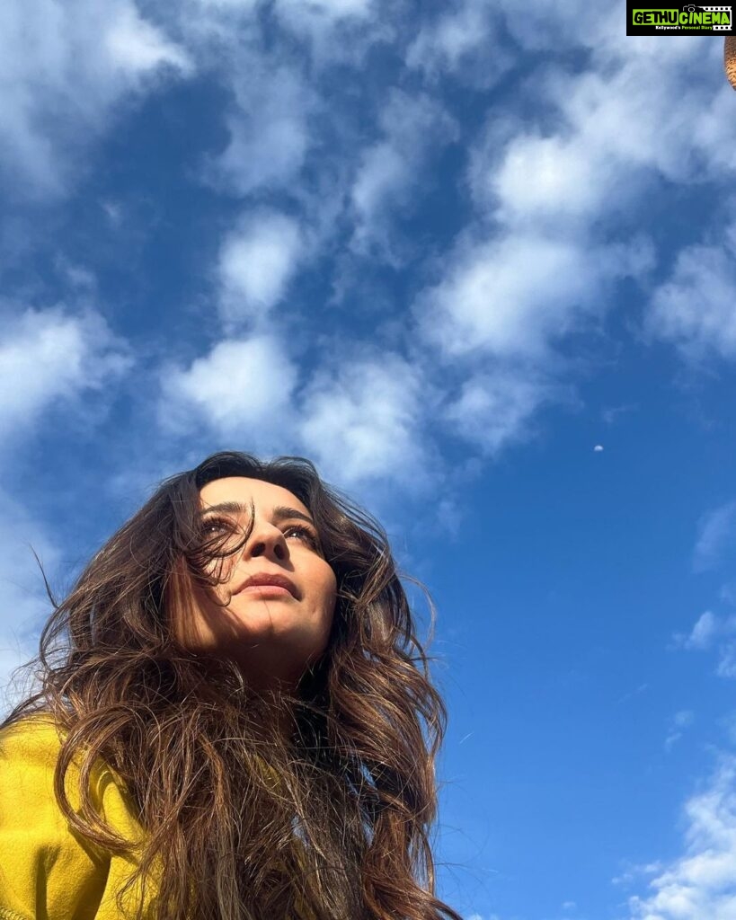 Shonali Nagrani Instagram - Cover me in sunshine :) #vitd #sunshine #sunlight #sun #VitD #glowup #glow