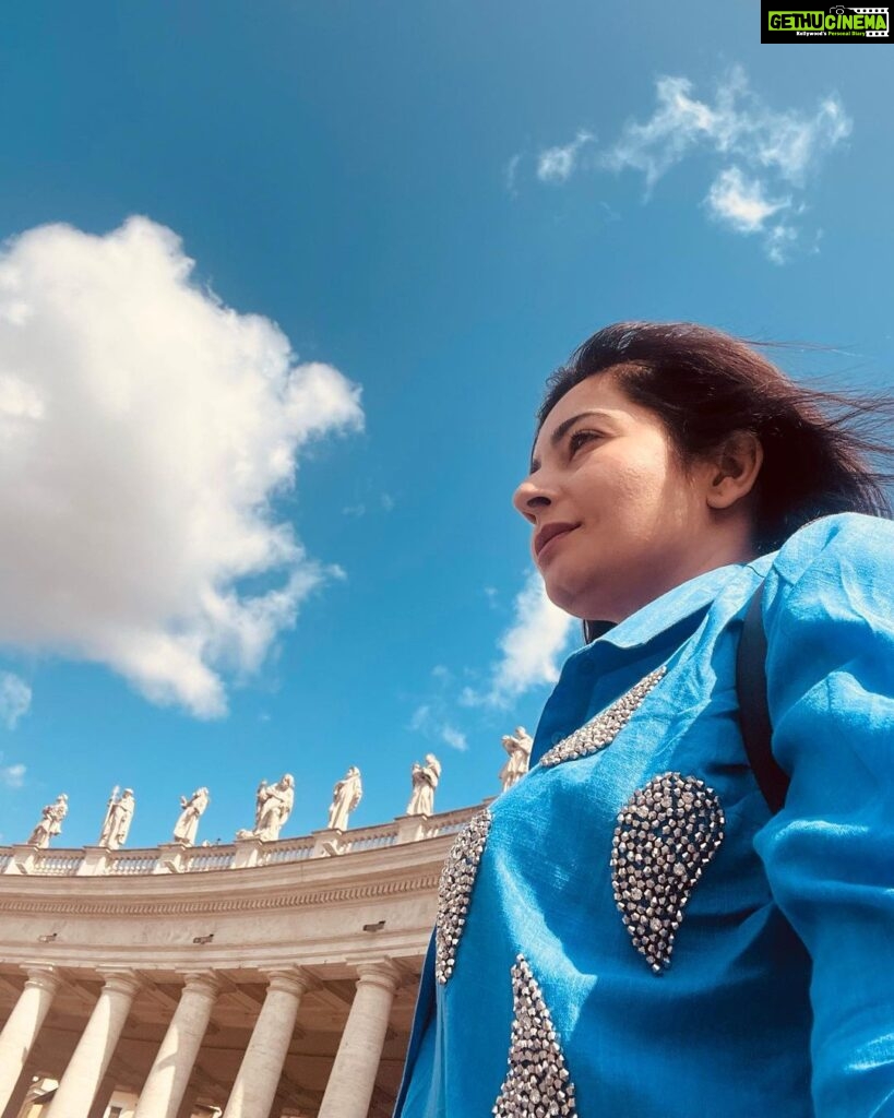 Shonali Nagrani Instagram - Nothing really prepared me for the sheer magnificence of the Vatican City. In love:) #vaticancity #vatican #rome #travel #solotravel #vaticanarmy #travelgram #travel #vacation