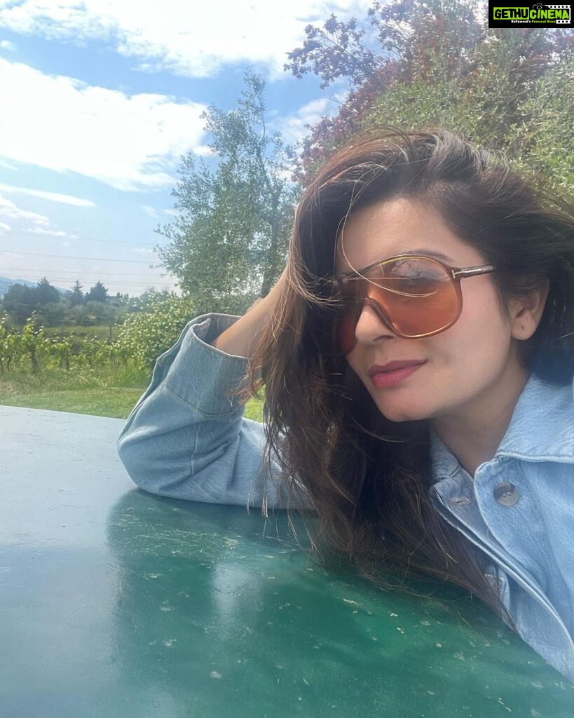 Shonali Nagrani Instagram - Under the Tuscan sun :) #solotrip #vacation #italy #tuscany #wine #vinyards #tyscanvinyard #sunshine #