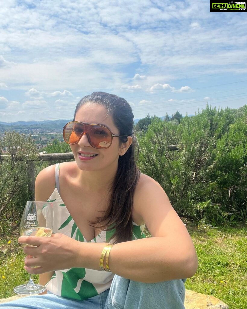 Shonali Nagrani Instagram - Under the Tuscan sun :) #solotrip #vacation #italy #tuscany #wine #vinyards #tyscanvinyard #sunshine #