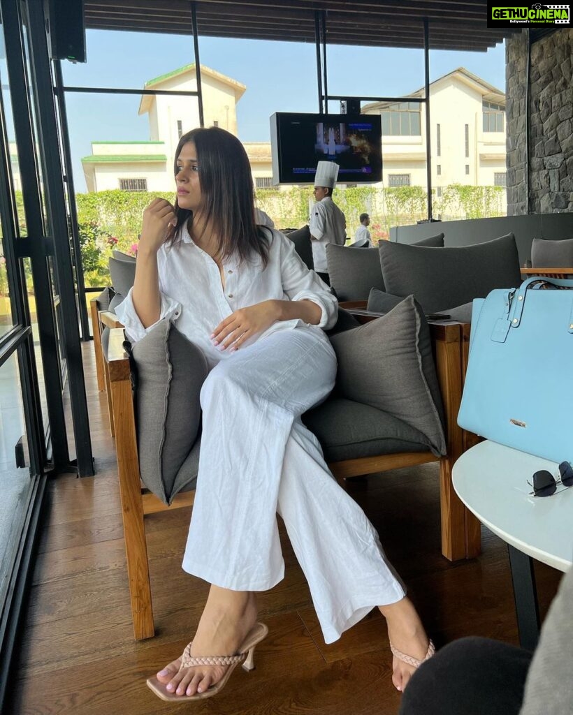 Shraddha Das Instagram - Obsessed with Mango sunset Margarita and chill vibes at @radissonresortandspalonavala 🍹🥭 #travelgram #margaritamango #shraddhadas Radisson Resort & Spa Lonavala