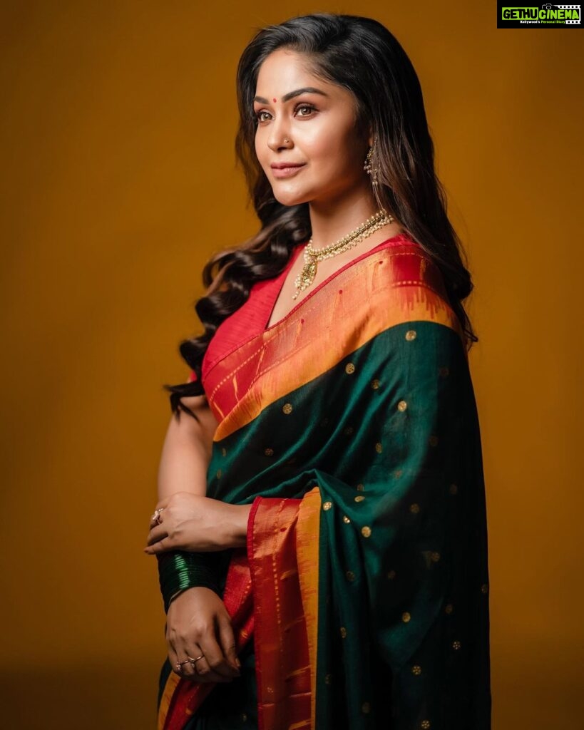 Shritha Sivadas Instagram - 🌟 Photography: @sanojkumar123 Styling: @ayshashamna Makeup: @vikas.vks.makeupartist Hair: @antony.k.x Artist Management: @maxxo_celebrity Studio: @maxxocreative Spl Thanks: @rizwanmechoth