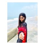 Shritha Sivadas Instagram - ⬅️swipe left , swipe right ➡️. Behind the photoshoot . Jewellery @lolstudiops ♥️ clicks 😎 #iphonography @pranavraaaj