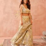Shriya Saran Instagram - 𝙋𝙎 @ 𝙆𝙂 | 𝙏𝙝𝙚 𝙋𝙎 𝙄𝙘𝙤𝙣 𝙀𝙙𝙞𝙩𝙞𝙤𝙣 𝘈𝘴 𝘸𝘦 𝘭𝘢𝘶𝘯𝘤𝘩 𝘰𝘶𝘳 𝘣𝘳𝘪𝘥𝘢𝘭 𝘧𝘭𝘢𝘨𝘴𝘩𝘪𝘱 𝘴𝘵𝘰𝘳𝘦 𝘪𝘯 𝘒𝘢𝘭𝘢 𝘎𝘩𝘰𝘥𝘢, 𝘸𝘦 𝘢𝘳𝘦 𝘤𝘦𝘭𝘦𝘣𝘳𝘢𝘵𝘪𝘯𝘨 𝘵𝘩𝘦 𝘮𝘪𝘭𝘦𝘴𝘵𝘰𝘯𝘦 𝘸𝘪𝘵𝘩 𝘰𝘶𝘳 𝘖𝘎 #𝘗𝘚𝘎𝘪𝘳𝘭𝘴 𝘪𝘯 𝘵𝘩𝘦 𝘢𝘭𝘭-𝘯𝘦𝘸 '𝘔𝘰𝘥𝘦𝘳𝘯 𝘔𝘶𝘨𝘩𝘢𝘭𝘴' 𝘤𝘰𝘭𝘭𝘦𝘤𝘵𝘪𝘰𝘯. “@shriya_saran1109 is one of the coolest girls you’ll ever come across — she is playful, fun, individualistic and wears her heart on her sleeves. She swears by PS for her off-duty style. Her personal style is very modern, and that’s what we’ve tried to capture with this campaign.” — Payal Singhal Shriya Saran in the Velvet Appliqué Lehenga from the SS’23 ‘Modern Mughals’ collection, available exclusively at the newly opened Kala Ghoda store. 📍Payal Singhal, Ground Floor, Bhogilal Hargovindas Bldg, 18/20, K Dubash Marg, Kala Ghoda, Fort, Mumbai For shopping assistance: Email: cs@payalsinghal.com Call/WhatsApp: +91 9321578764 Jewellery credit @jewelsbymoksh Shot by @porus.vimadalal Styled by @prayag.menon HMU @inherchair